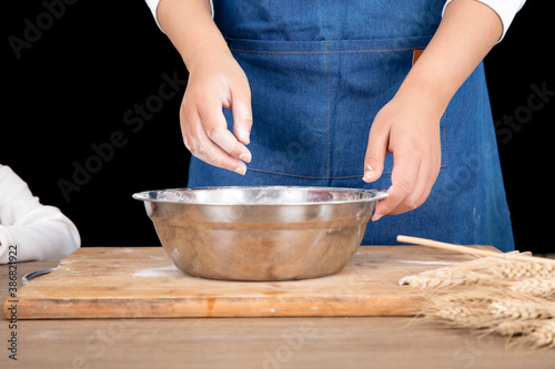 Kitchen kneading