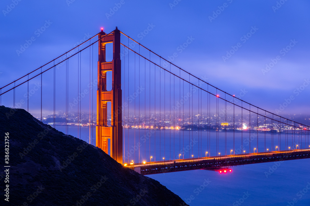 Fototapeta premium Golden gate with blue overcast sky at dawn.