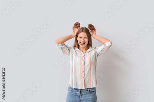 Funny young woman with swee...
