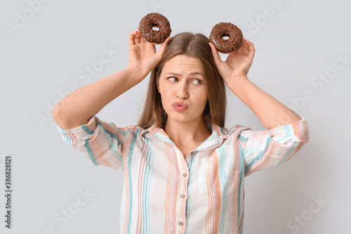 Funny young woman with swee...