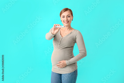 Pregnant diabetic woman wit...