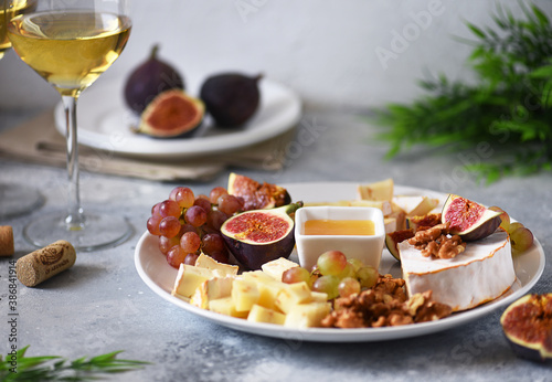 cheese plate with grapes,figs and nuts