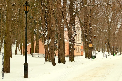 Fototapeta Naklejka Na Ścianę i Meble -  Nałęczów, Uzdrowisko, Sanatorium, Park. Rzeczka