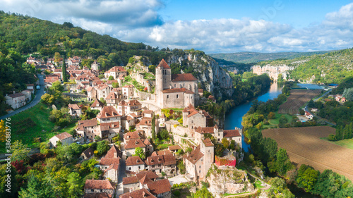 Obraz na płótnie aerial view of medieval town in dordogne, France w salonie