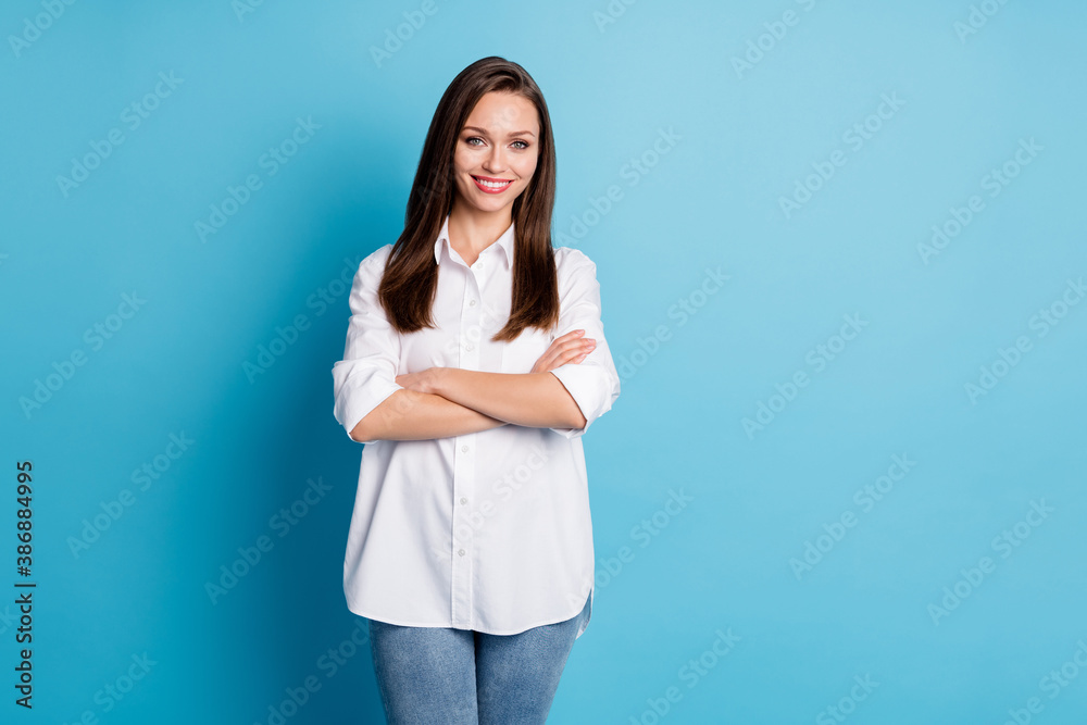Photo of charming lady arms crossed beaming smile top manager wear white shirt jeans isolated blue color background Photo of charming lady arms crossed beaming smile top manager wear white shirt jeans isolated blue color background