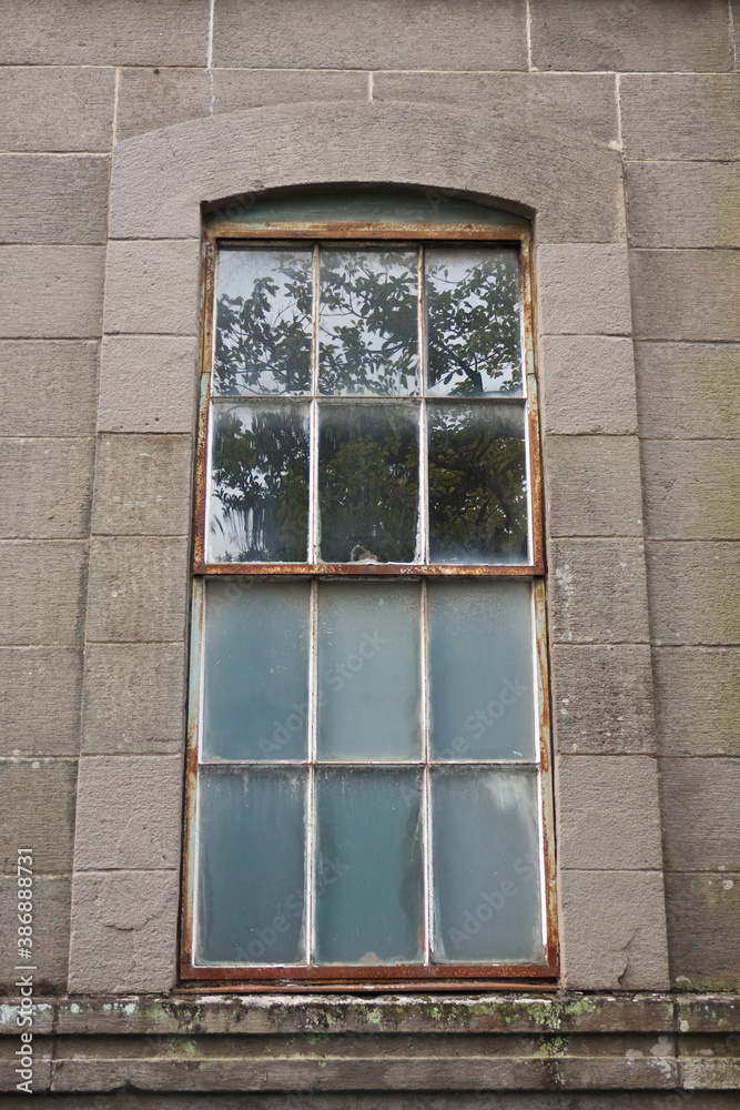 鹿児島県　旧県立興業館の窓
