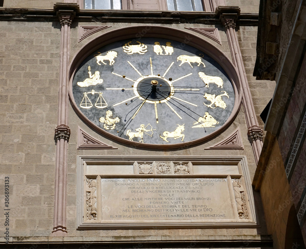 Obraz premium Italy. Sicilia. The astronomical clockwork of the Cathedral Sainte Maria in Messina