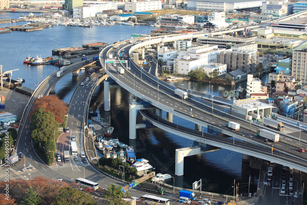 横浜港と高速道路