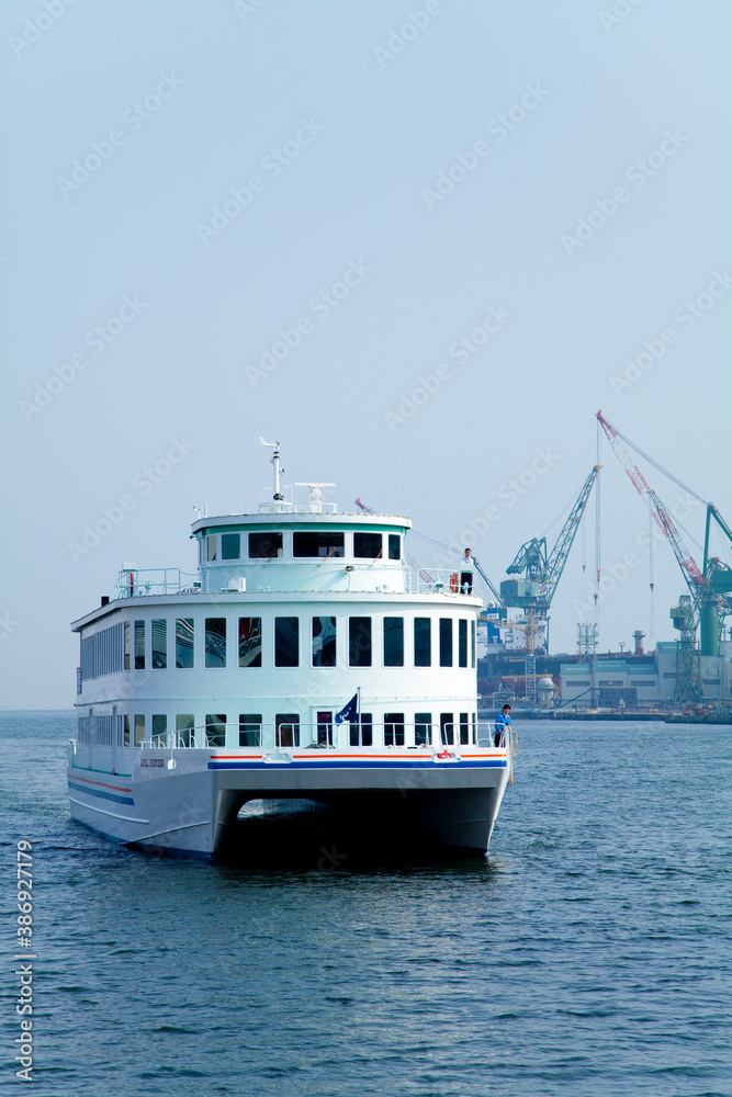 神戸港と遊覧船