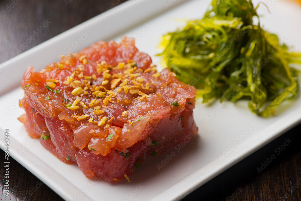 Fotografia do Stock Tuna tartare. Classic American restaurant or