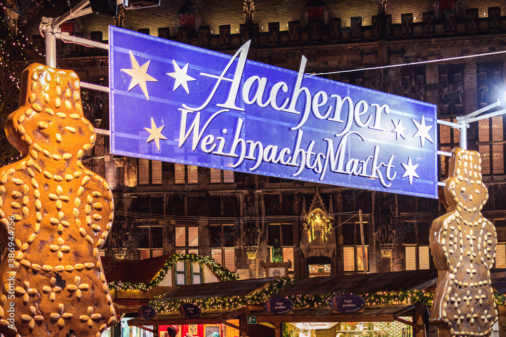 Aachener Weihnachtsmarkt Eingang am Rathaus 