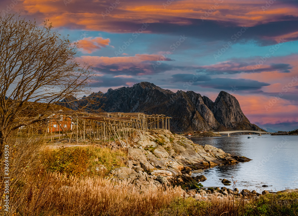 Reine, wioska rybacka na Lofotach w Norwegii, przykładowe zdjęcia	
 - obrazy, fototapety, plakaty 