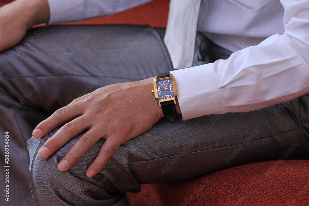 Obraz premium person with hands on hips