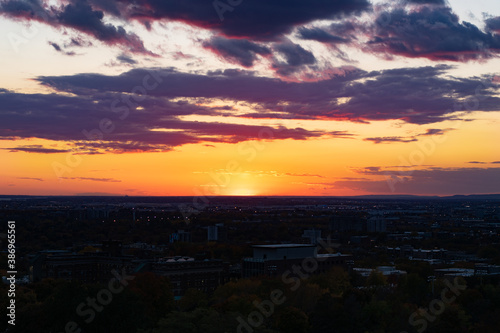Sunset over Montreal © Yahriel