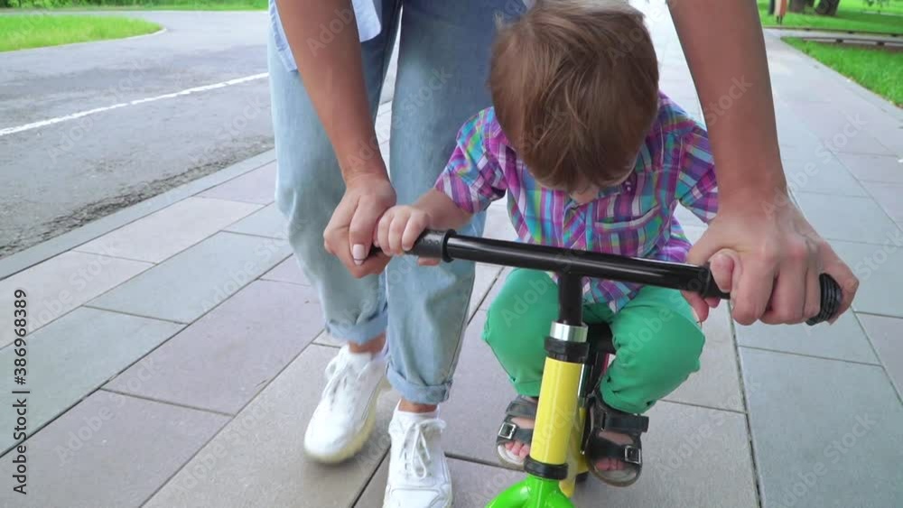 Mom teaches son to ride