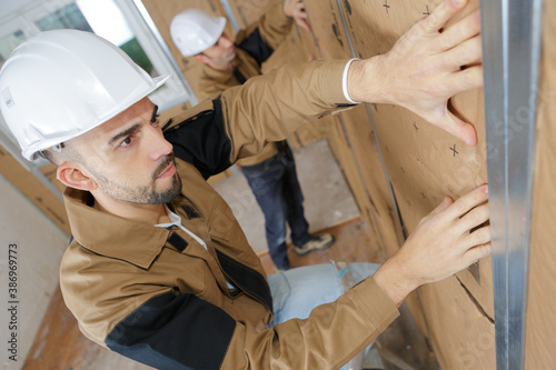 Tableau sur toile portrait of builders soundproofing and insulation