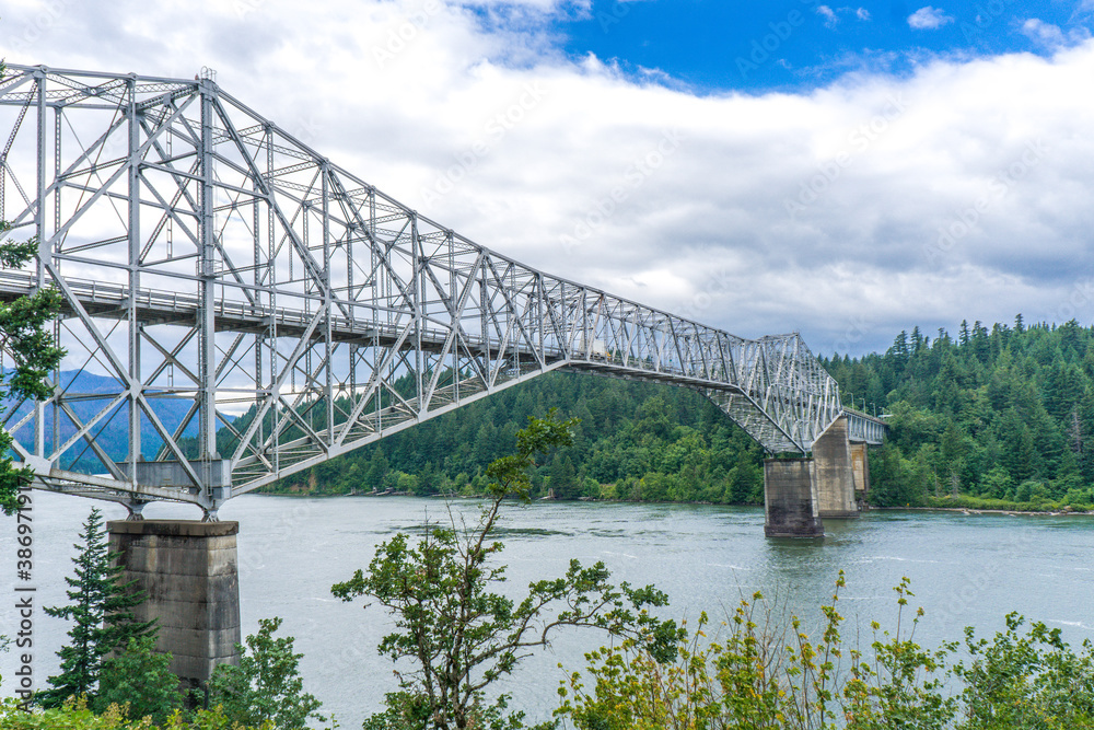 Obraz premium Bridge of the Gods, Cascade Locks, Oregon, USA