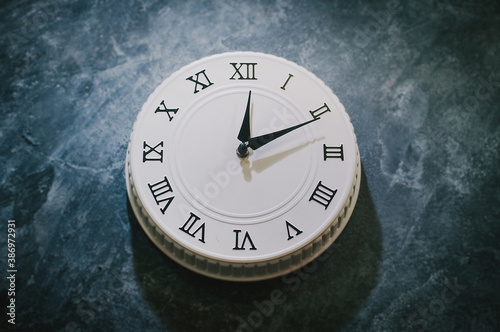 Wallpaper Mural The wall clock tells the time on the station. Torontodigital.ca