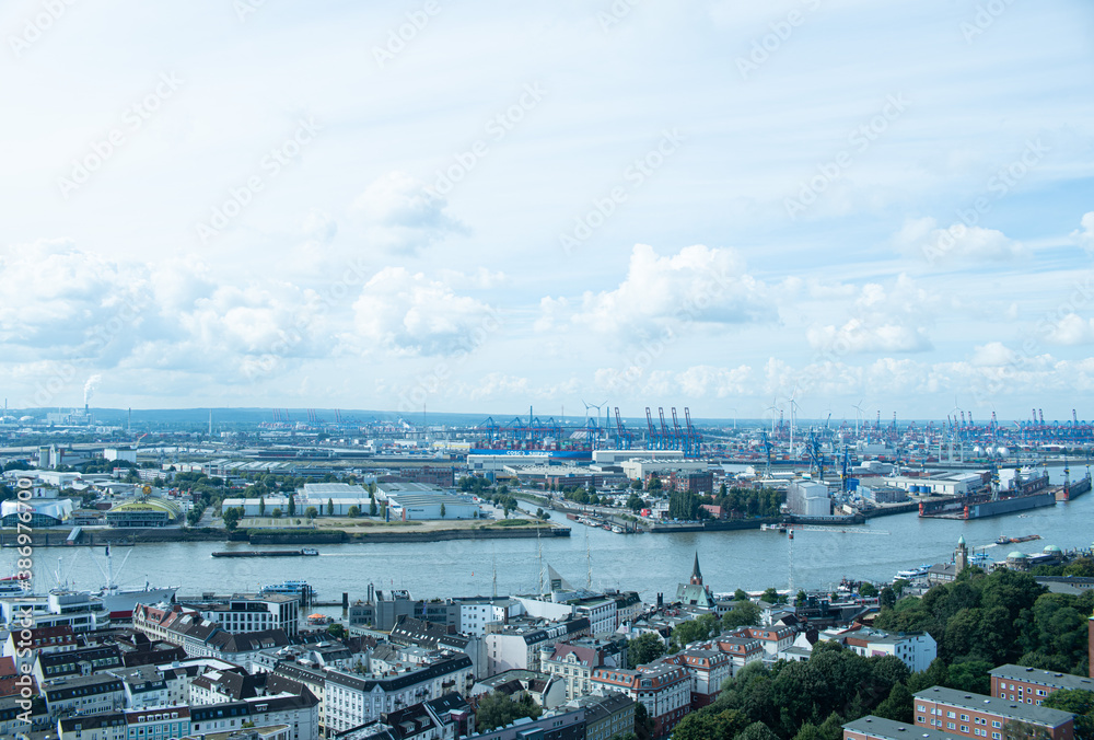 Hansestadt Hamburg von oben 