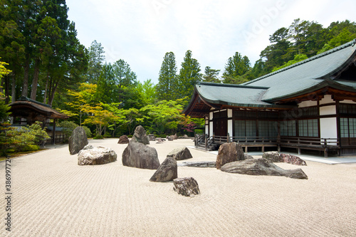 金剛峰寺境内の日本最大の石庭