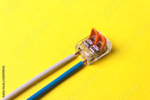 Papier peint Compact orange splicing connector with two wires phase, zero