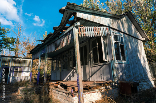 old abandoned wooden village house in Ukraine © Sofiia