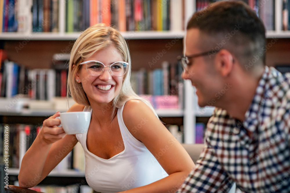 Students learn in the library. Students learn in the library.