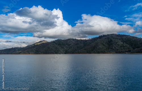 Fototapeta Naklejka Na Ścianę i Meble -  lake and clouds