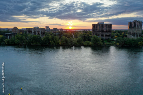 Lever de Soleil sur l'Ile des Soeurs