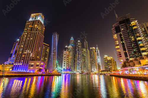 アラブ首長国連邦　UAE　ドバイの高層ビルの夜景