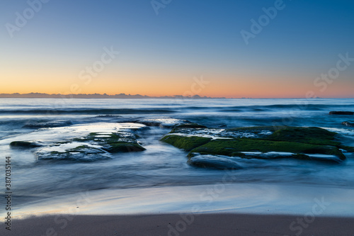 Fototapeta Naklejka Na Ścianę i Meble -  Clear skies and soft seas, dawn at the beach