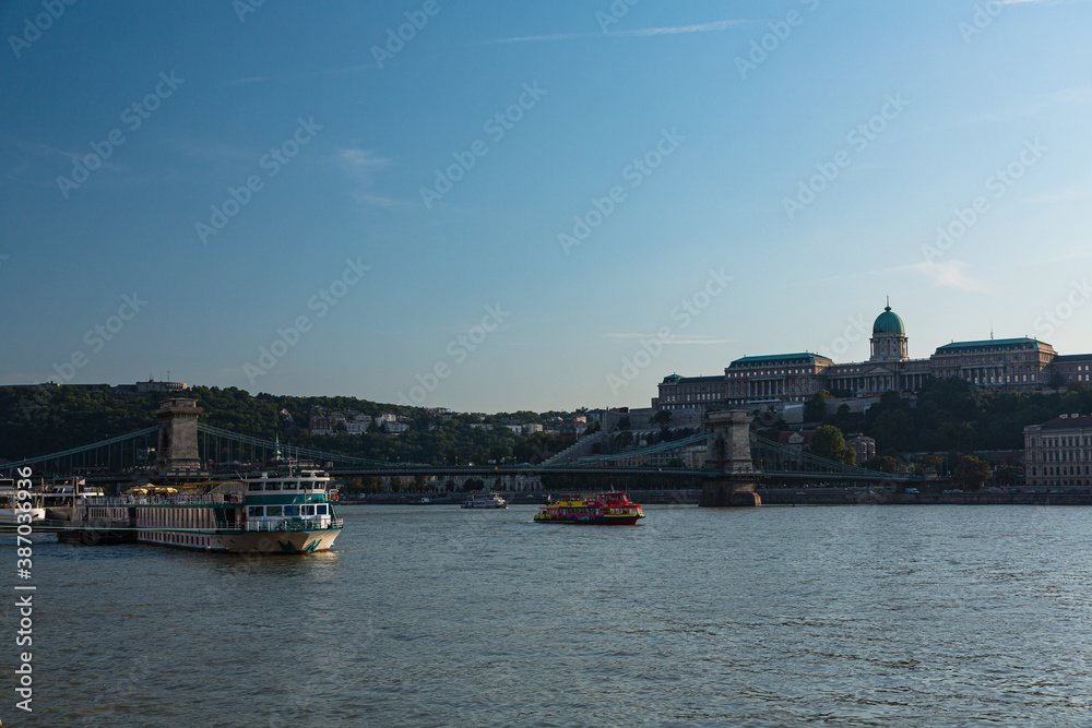 ハンガリー　ブダペストのブダ城とドナウ川