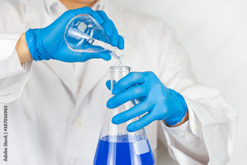 A researcher who studies and develops potion. A researcher who studies and develops potion.