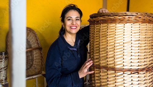 artisan working in wicker and carpentry