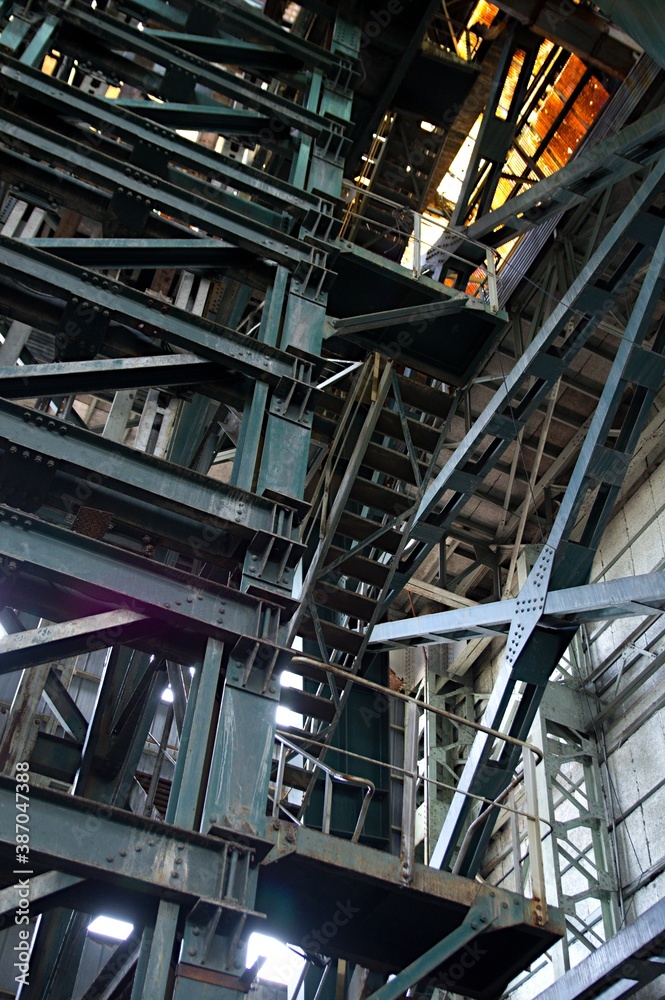 赤平炭鉱　第1立坑櫓　メインシャフト横保守点検用階段