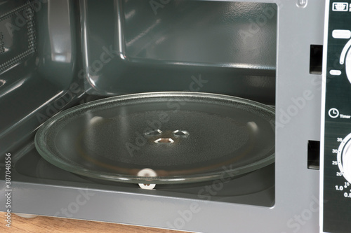 Obraz na plátně Empty microwave turntable glass tray inside of the microwave oven
