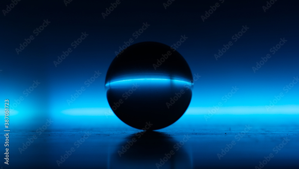 fondo negro, esfera de cristal, fondo de color, horizonte. colores fondo negro, esfera de cristal, fondo de color, horizonte. colores