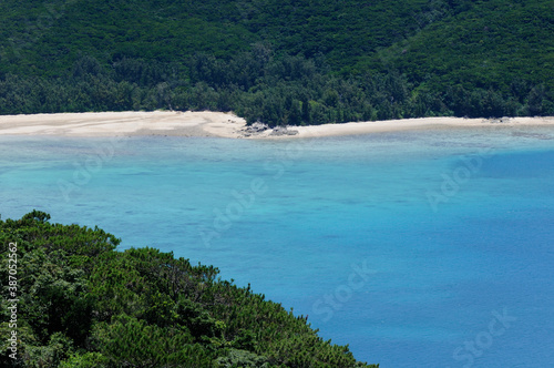 南の島の青い海 © Paylessimages