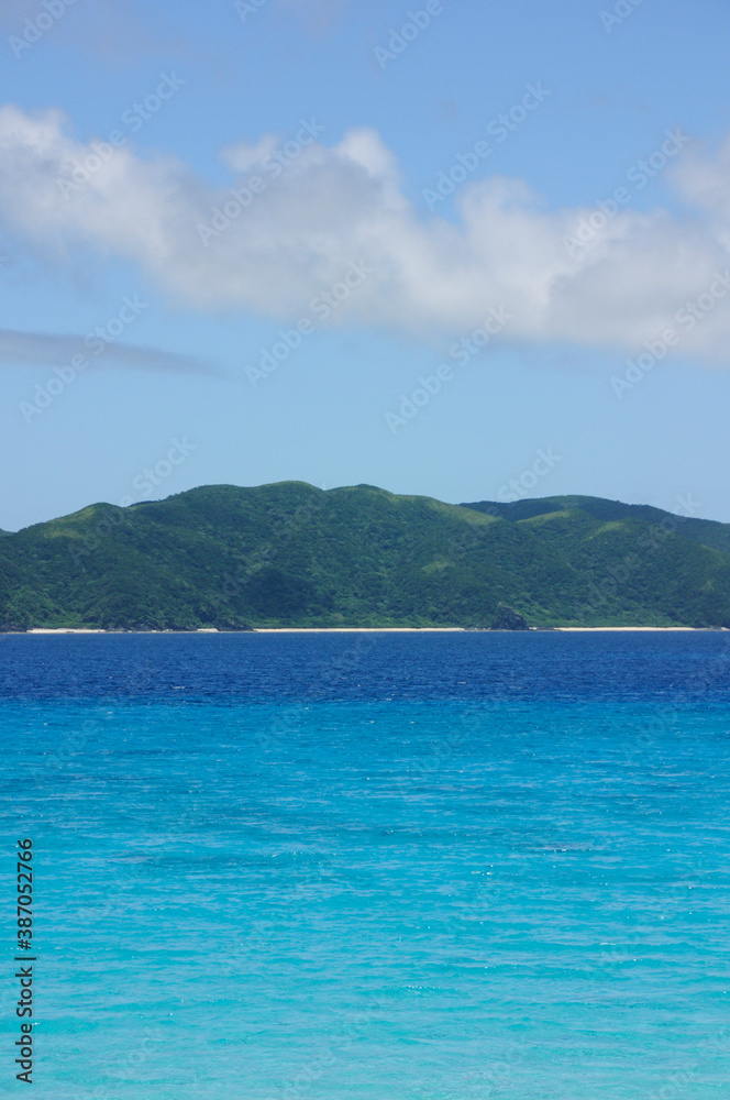 南の島の青い海