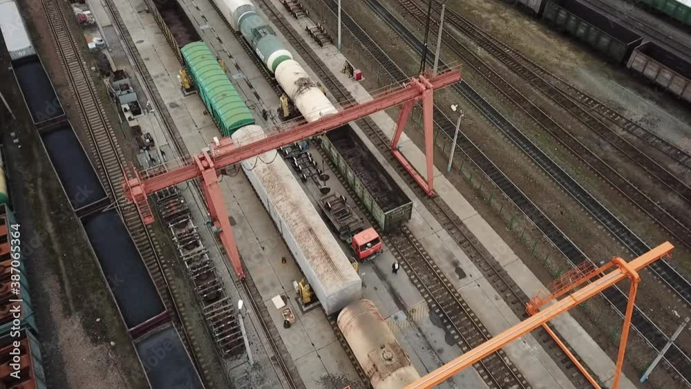 loading of wagon wheels by crane