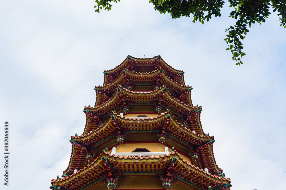 Fototapeta premium 台湾 高雄の龍虎塔 