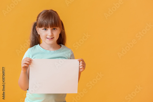 Little girl with blank pape...