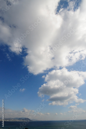 淡路島SAから見る 明石海峡と青空
