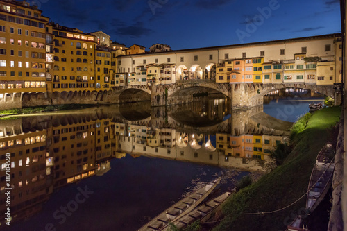 Fototapeta Naklejka Na Ścianę i Meble -  イタリア、フィレンツェ、ヴェッキオ橋