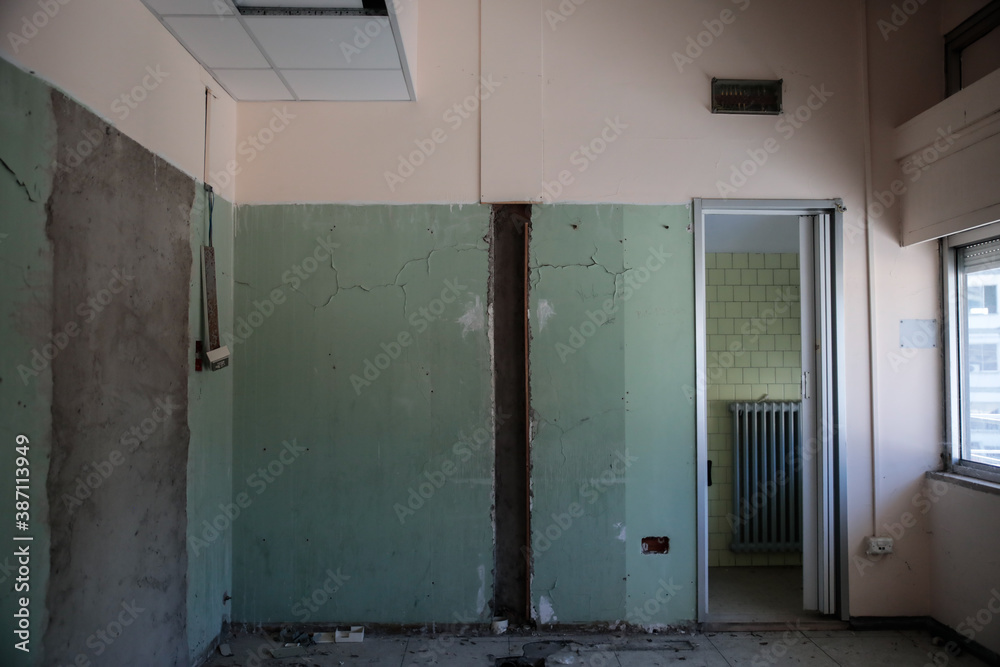 Fototapeta premium Abandoned hospital