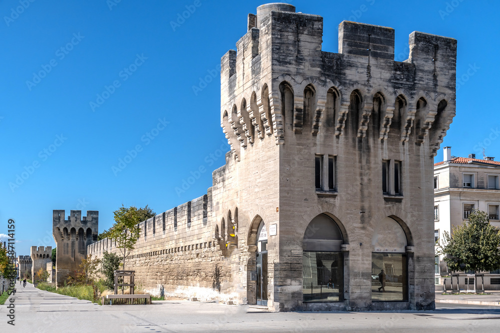 Vestiges et remparts d'Avignon en Provence