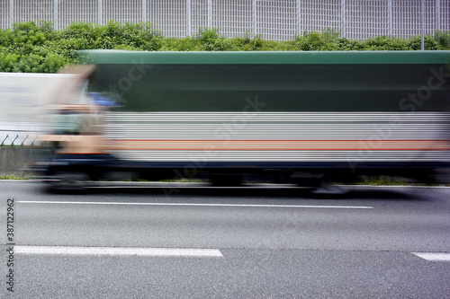 高速道路のトラック輸送