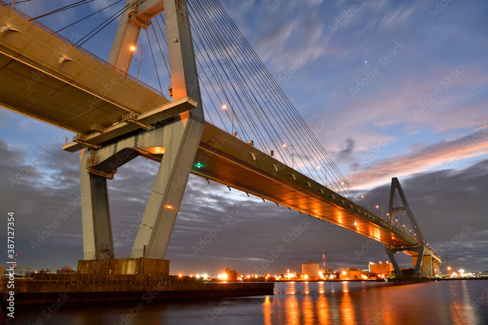 Obraz premium 名港東大橋