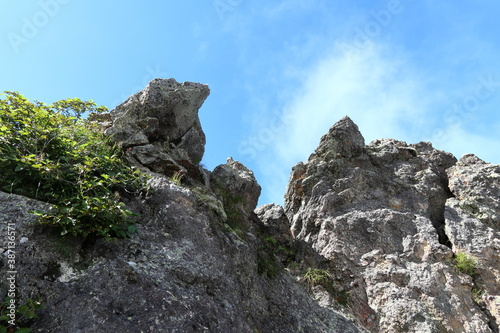 日本百名山「日光白根山」山頂の岩稜帯