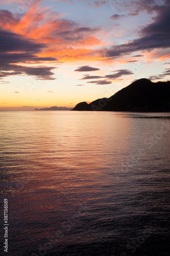 竹野海岸の夜明け © Paylessimages